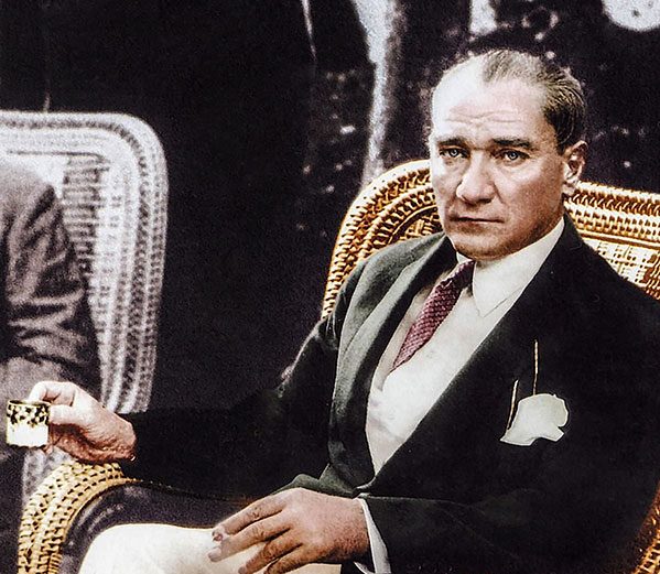 Atatürk’ün Tarih Sahnesindeki Yolculuğu