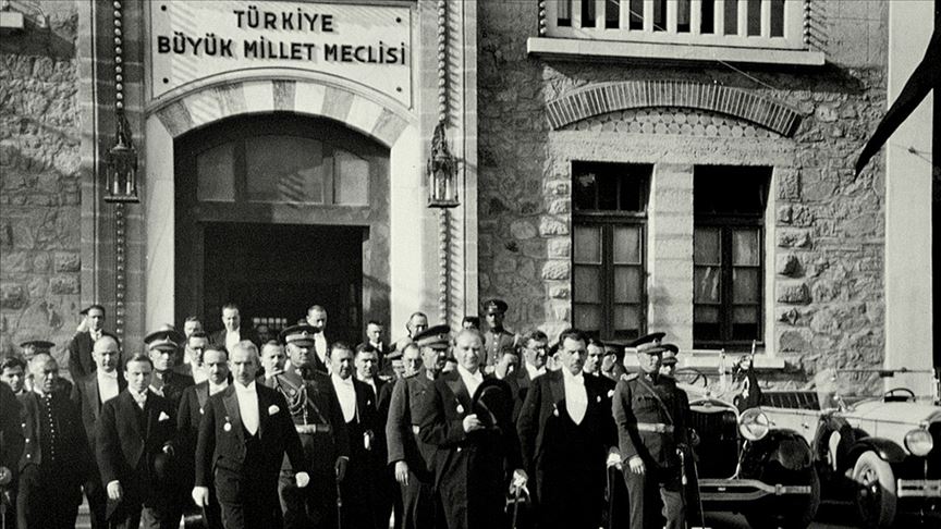 Mustafa Kemal Atatürk: Kısa Bir Makale